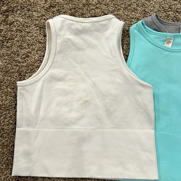 Fornia Crop Tops Set - Picture 3 of 8